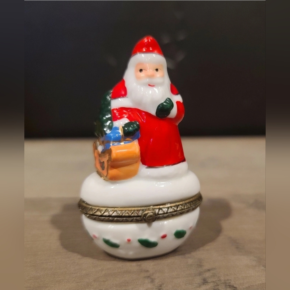 Santa Christmas Tree Sleigh Present Hinged Trinket Box [ Read Details ]